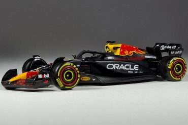 1;64 Bburago Red Bull Racing RB21 1