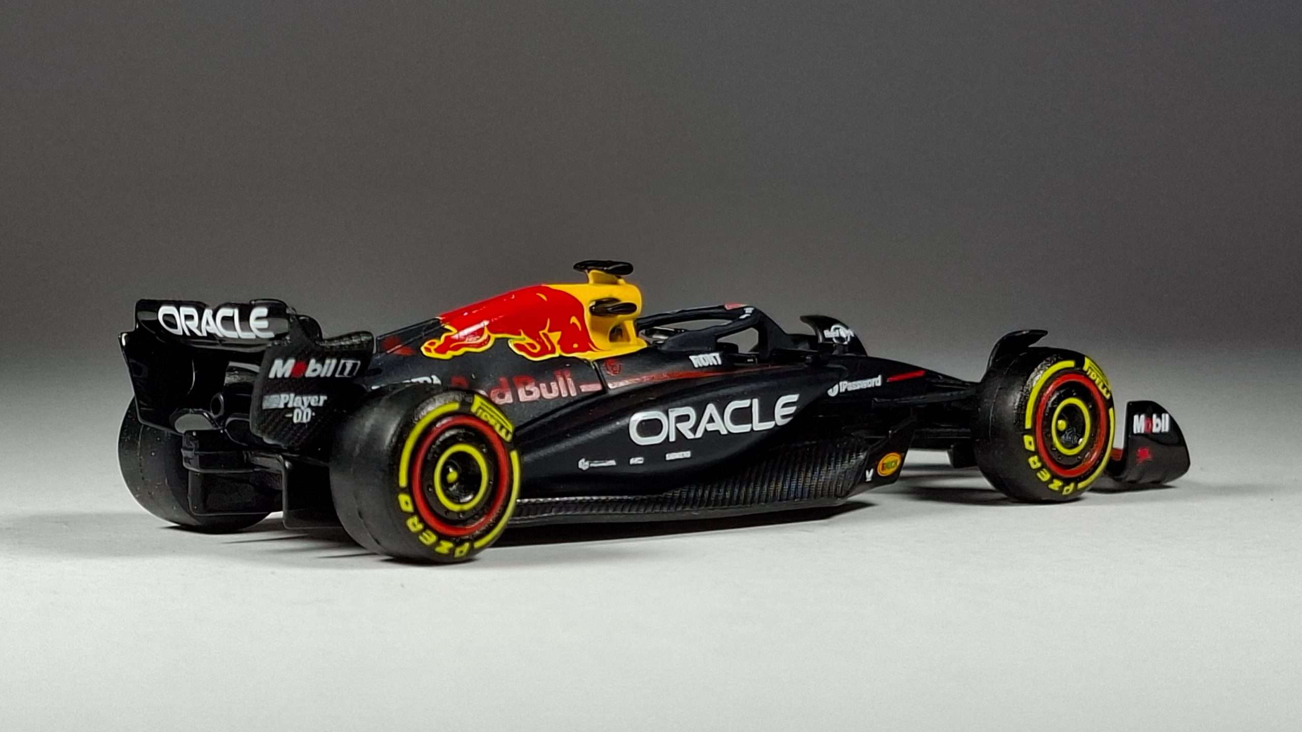 1;64 Bburago Red Bull Racing RB21 2 1;64 Bburago Red Bull Racing RB21 2