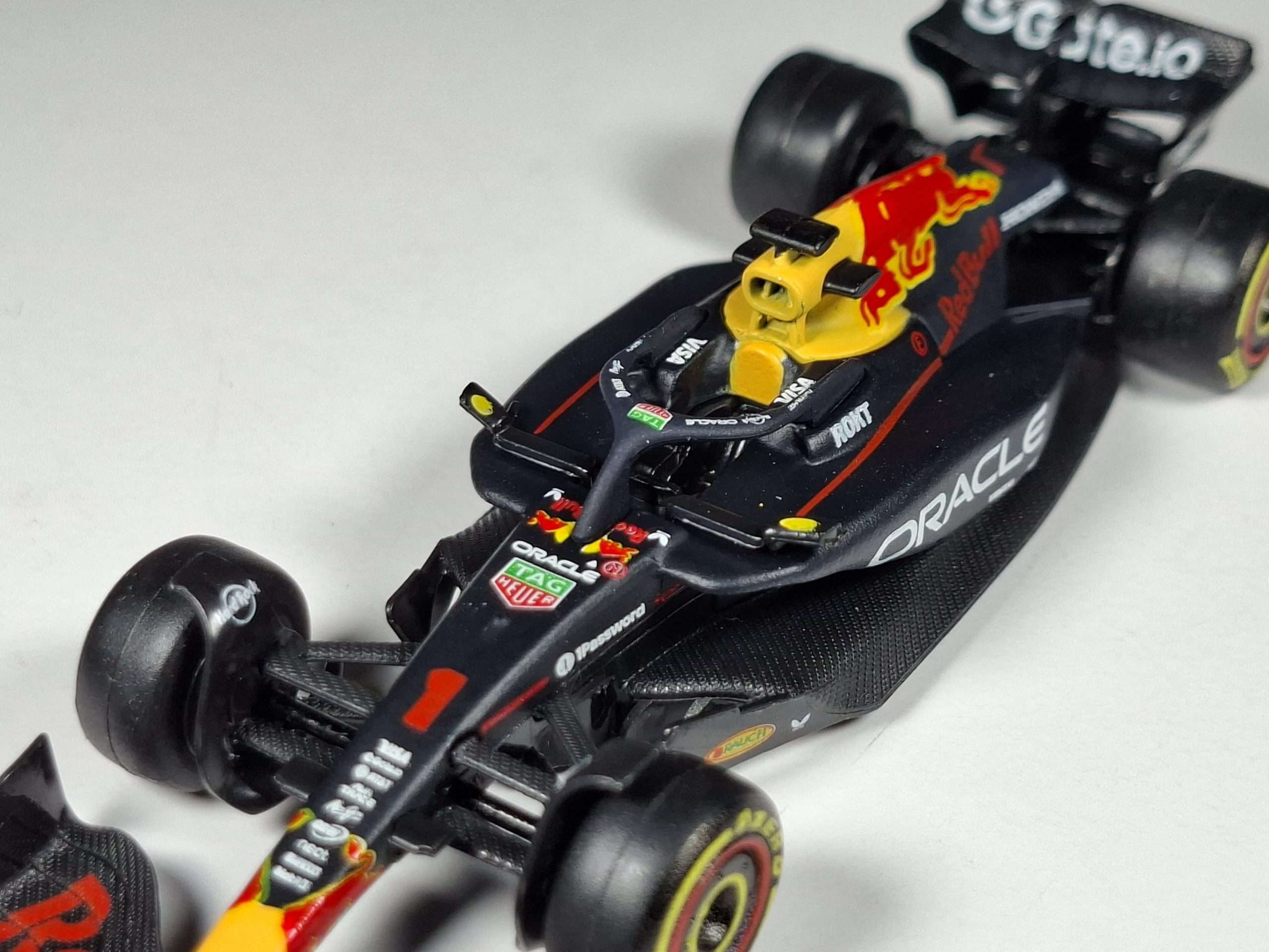 1;64 Bburago Red Bull Racing RB21 4 1;64 Bburago Red Bull Racing RB21 4