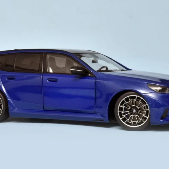 18solido BMW M5 G99 Touring 2025 1