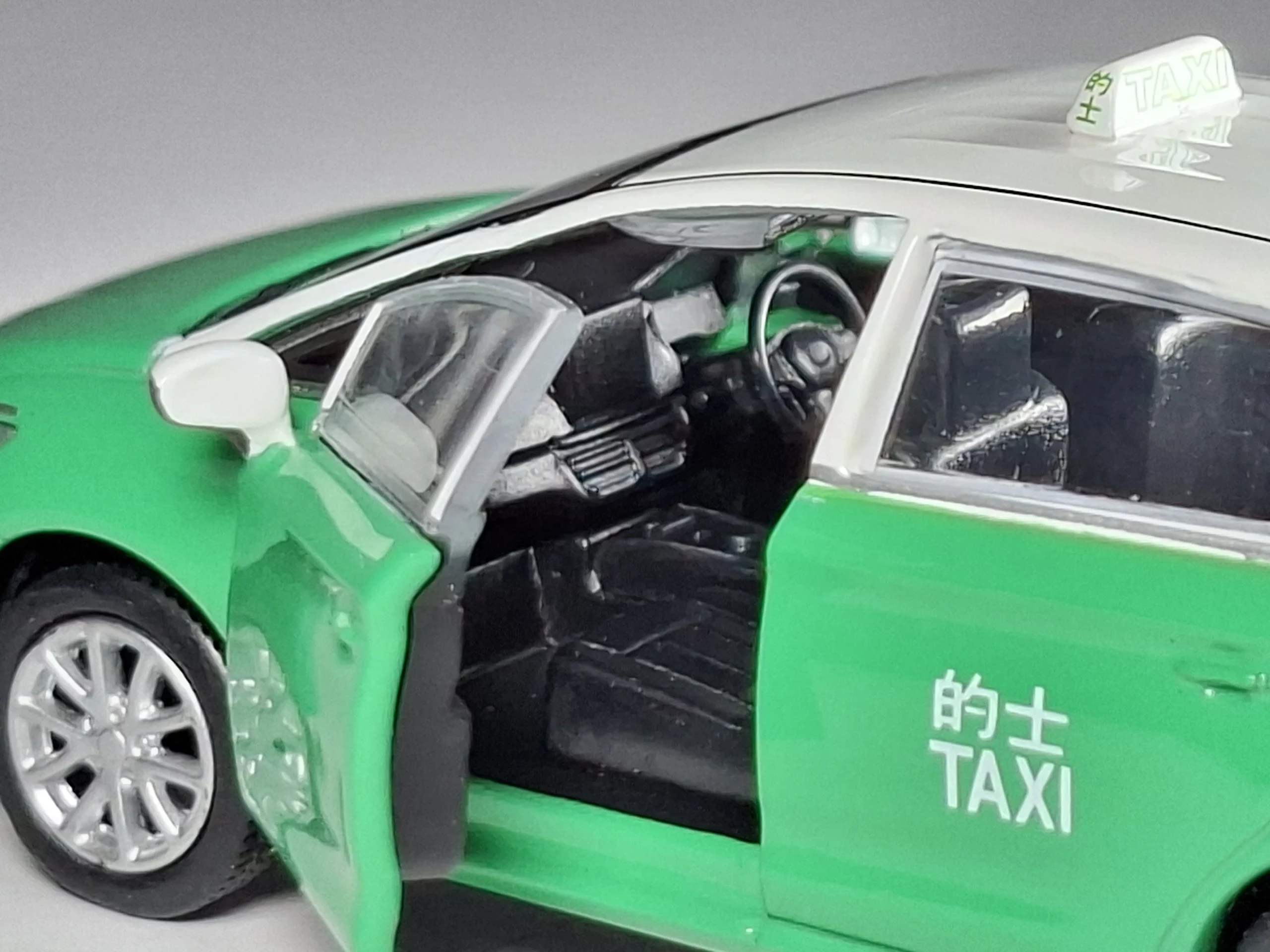 1;64 Tiny BYD e6 5